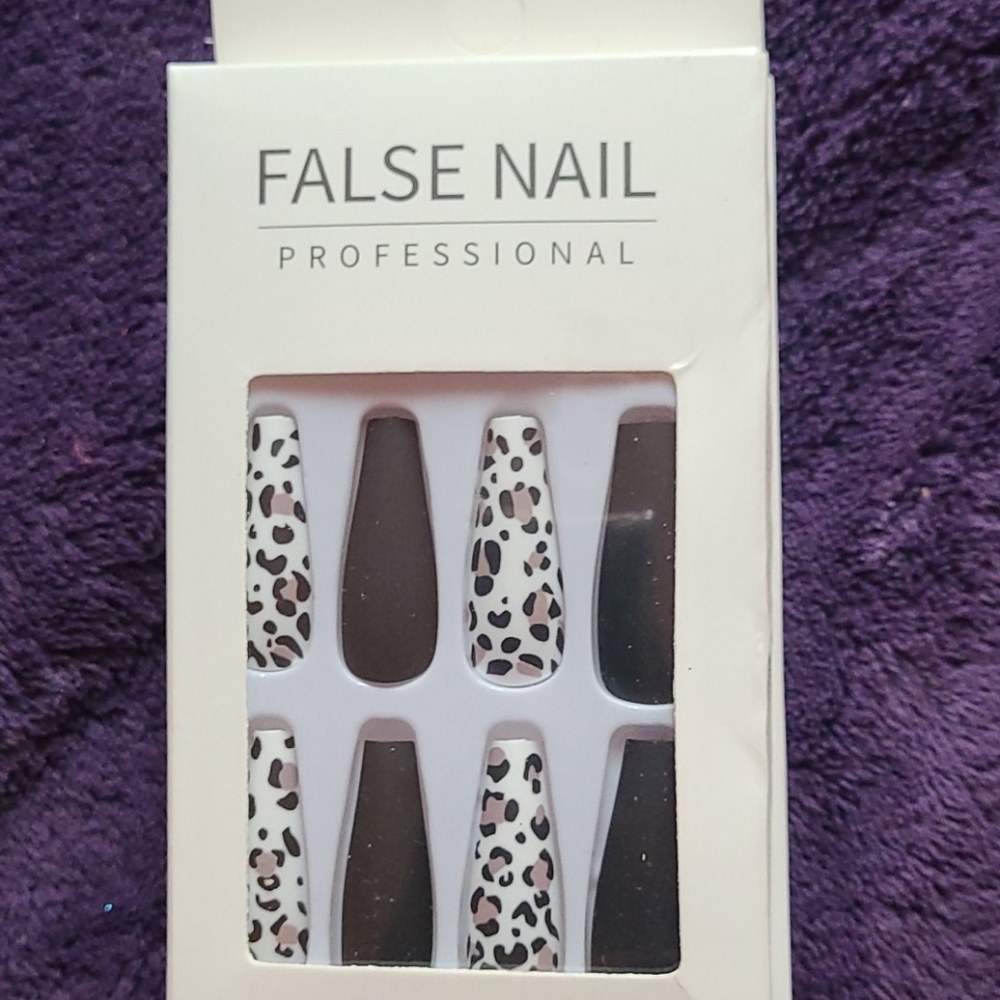 Cheetah Nails